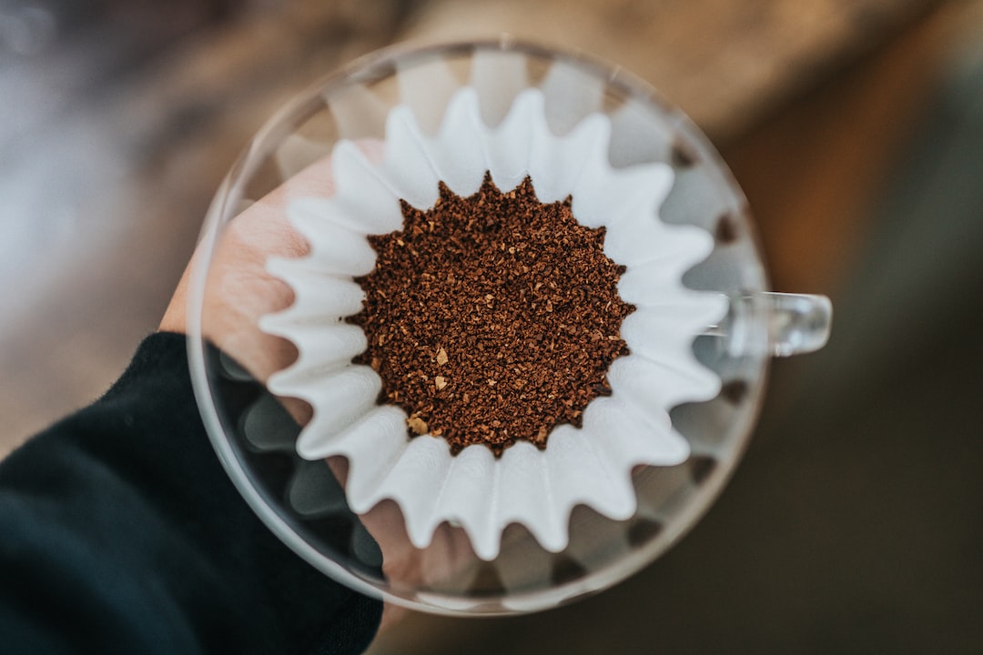 Hario Coffee Server vs Chemex: Which One to Choose for Your Perfect Cup of Coffee?